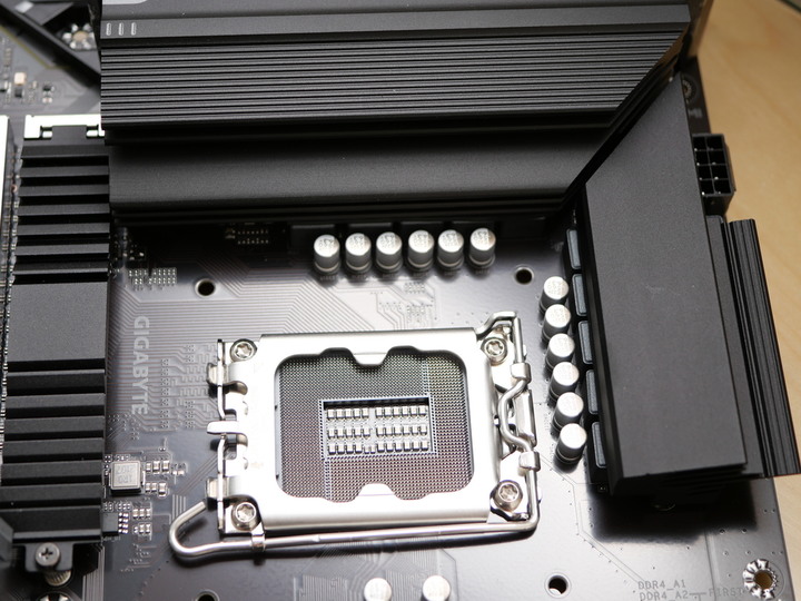 13代中階性價裝機取向 B760 GAMING X AX DDR4 開箱