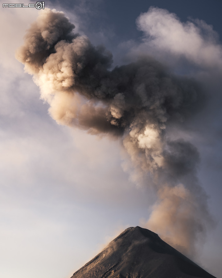 點我看大圖 【Z7II】一趟親眼目睹火山爆發的旅行