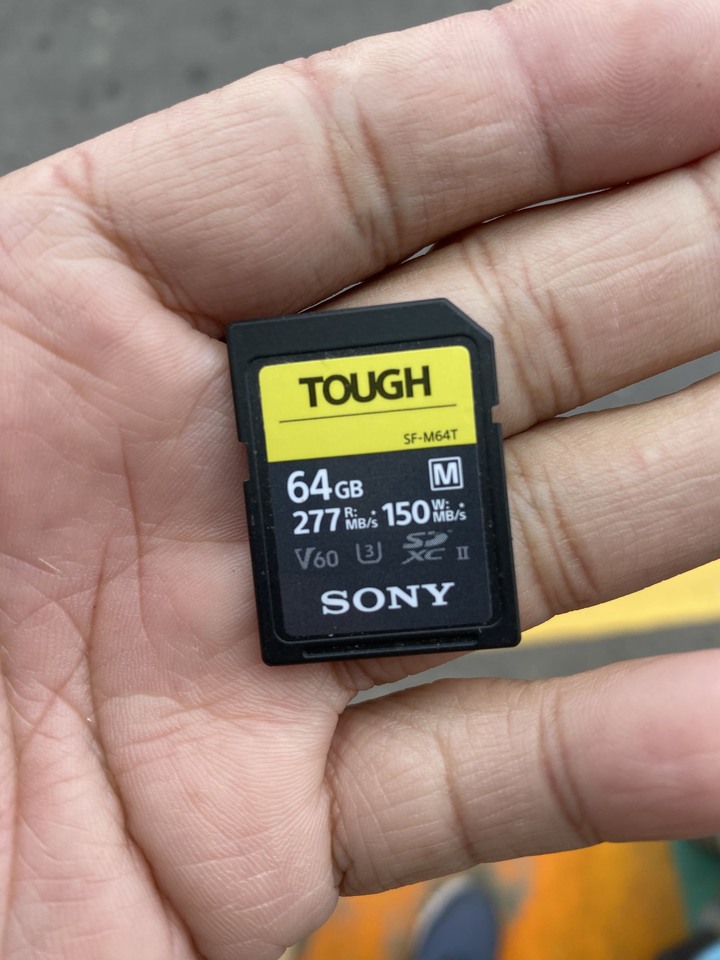 canon r7會挑卡？