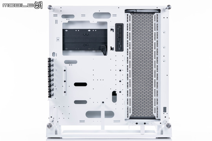 Thermaltake 曜越 Core P3 TG Pro 機殼試用 完全展現火力配備的開放平台