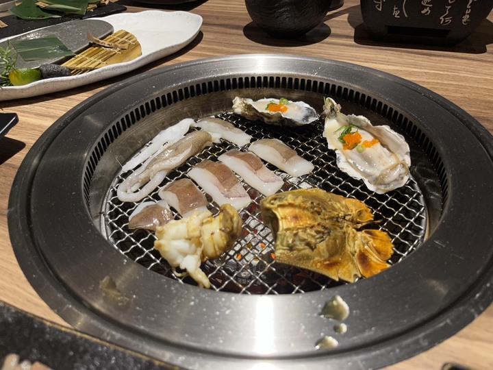 春酒吃到好吃的燒肉店 第一次見到的輸送帶燒肉