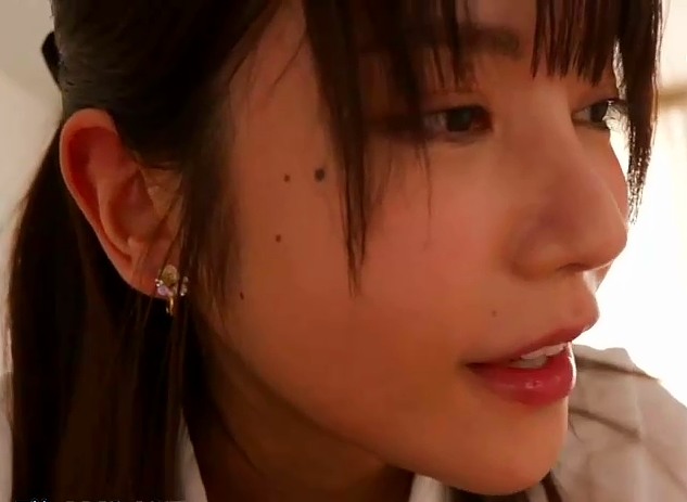 求大神可以告訴我右邊臉有痣的女優