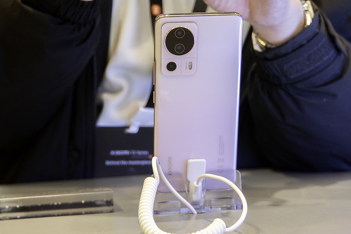 青春新機 小米13 Lite動手玩 愛自拍 愛短片 愛分享 愛美顏 一台搞定