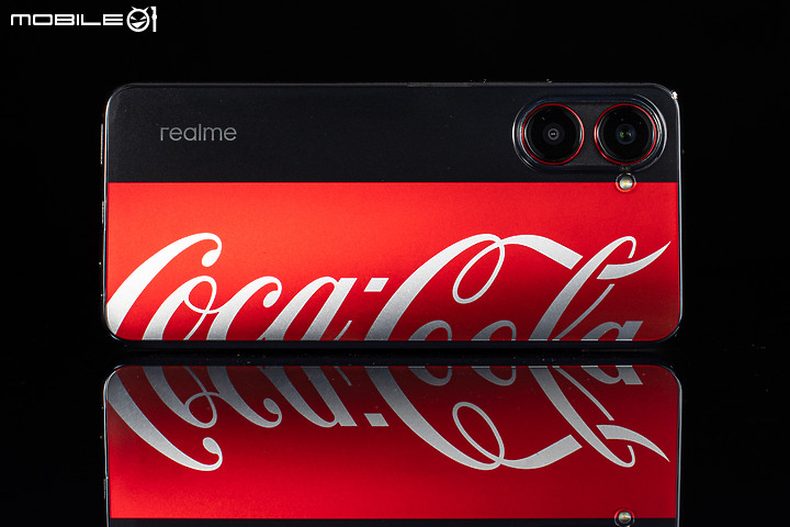 realme 10 Pro可口可樂聯名版圖賞|經典樣貌重新登場!