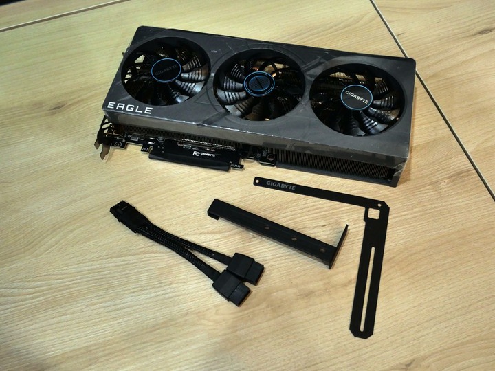 雙鷹出擊 i5-13500 配 B760 搭載 RTX 4070Ti
