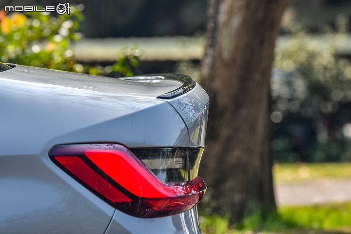 BMW 330i Sedan小改款試駕 │ 敢堅持也願意妥協,最終方能羽化成蝶!