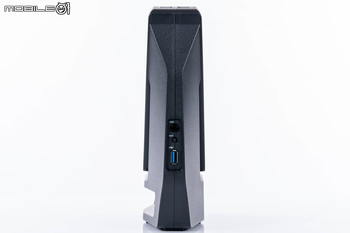 Synology WRX560 無線路由器開箱實測 以可擴充功能提供家庭網路更可靠選擇