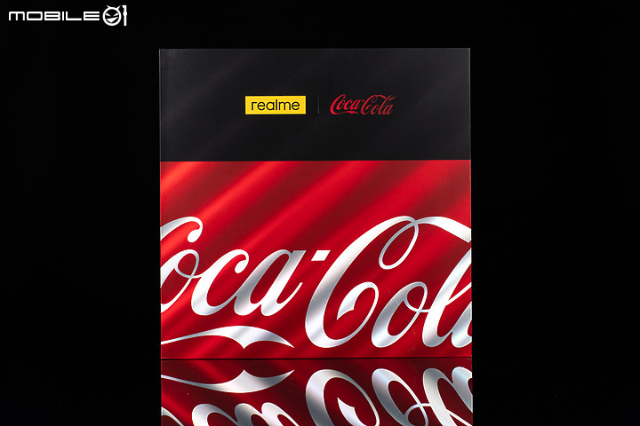 realme 10 Pro可口可樂聯名版圖賞｜經典樣貌重新登場！