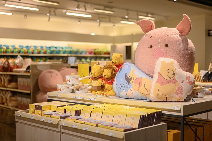 【新訊】全台首間 HOLA Outlet 在桃園!千坪空間、品牌絕版品、迪士尼系列,3 大亮點一次看!