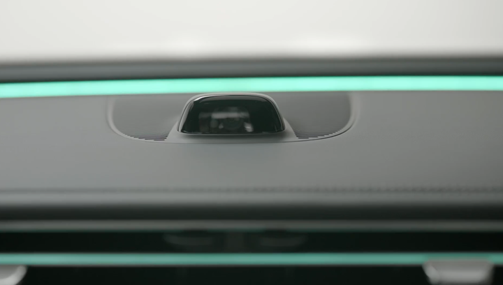 【新訊】預覽新一代M.Benz E-Class內裝全貌；內建Google系統、還可玩憤怒鳥跟TikTok，座艙氣氛更華麗！