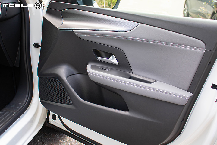 Opel Mokka-e 試駕|依舊是杯德法特調,但「純電」更好開!