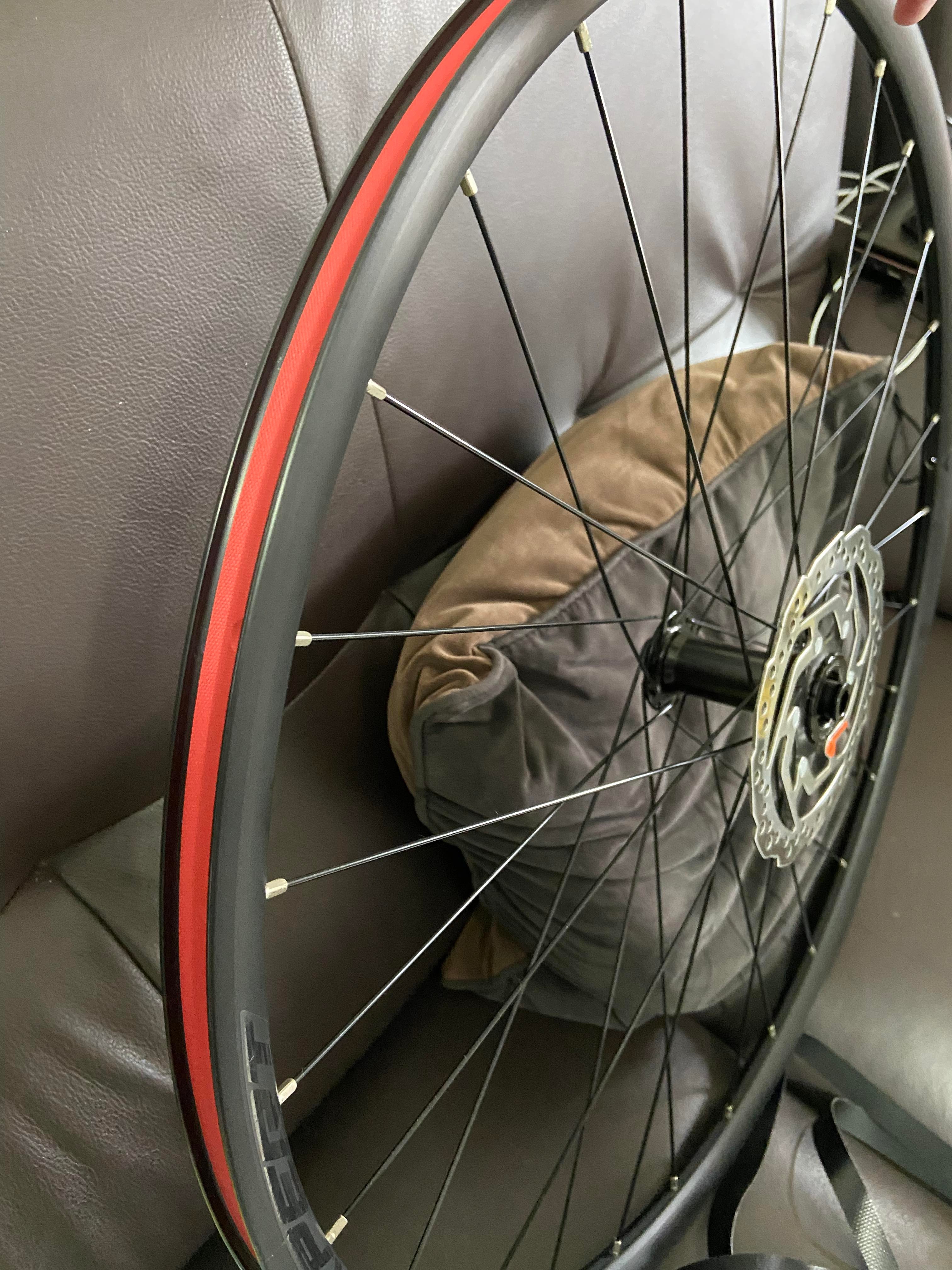 自己換公路車胎問題，關於『Tubeless ready』