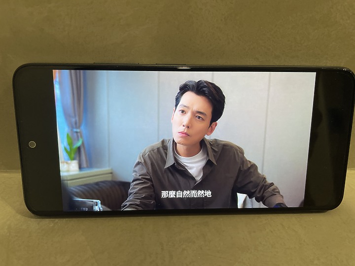 點我看大圖 中階手機POCO X5 開箱