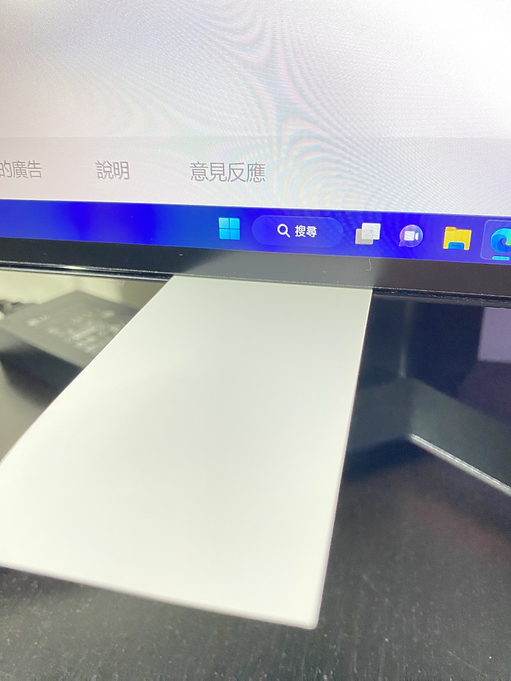 LG的27GP950-B螢幕縫隙