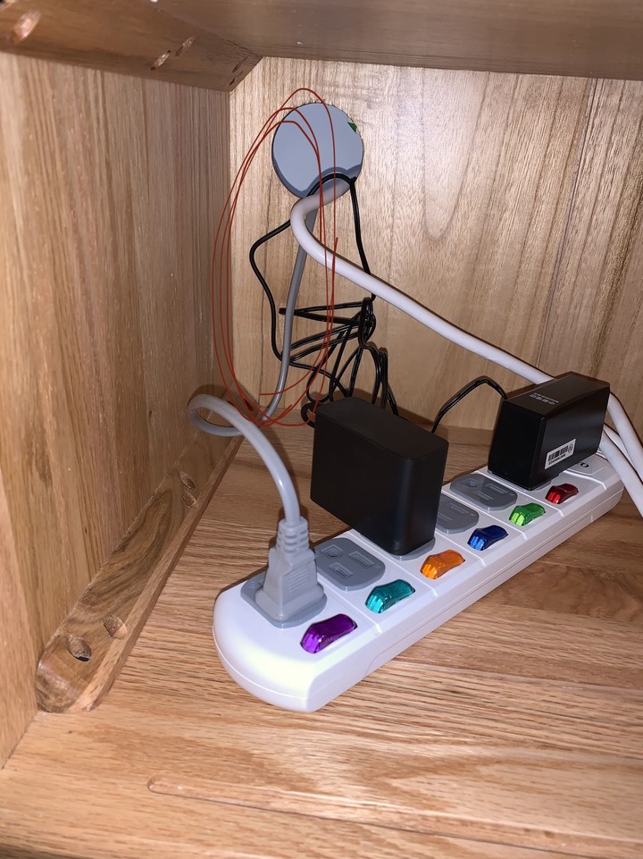 電視櫃的木板裂開