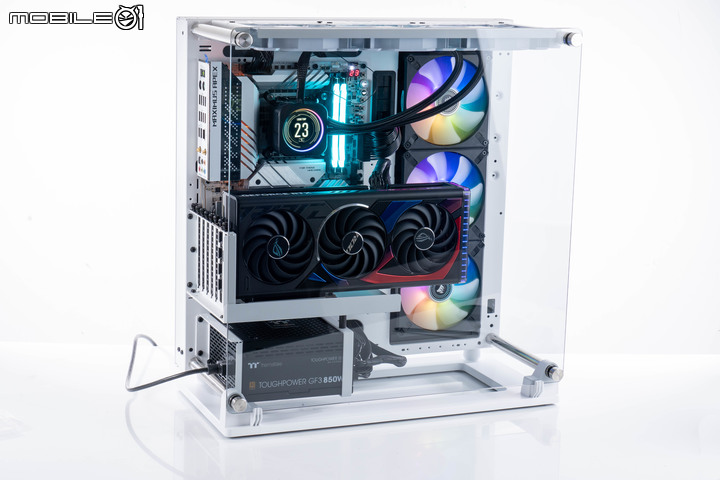 Thermaltake 曜越 Core P3 TG Pro 機殼試用 完全展現火力配備的開放平台