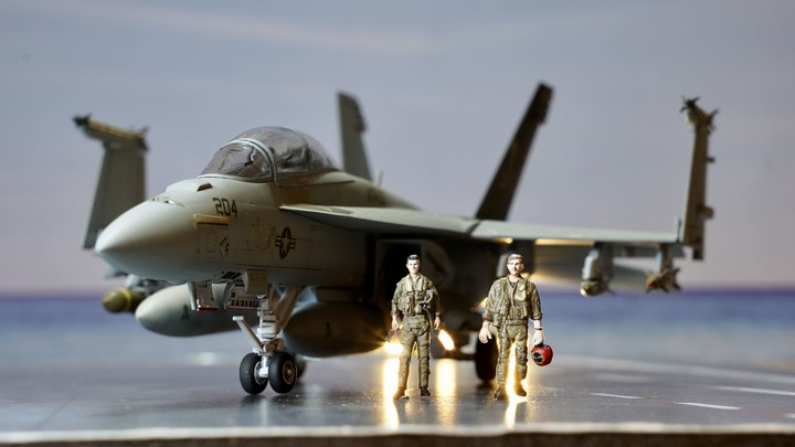 阿湯哥出場了! 和你砌1/72「捍衛戰士：獨行俠」的主角人物模型！
