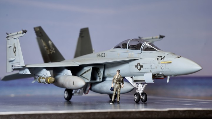 阿湯哥出場了! 和你砌1/72「捍衛戰士：獨行俠」的主角人物模型！