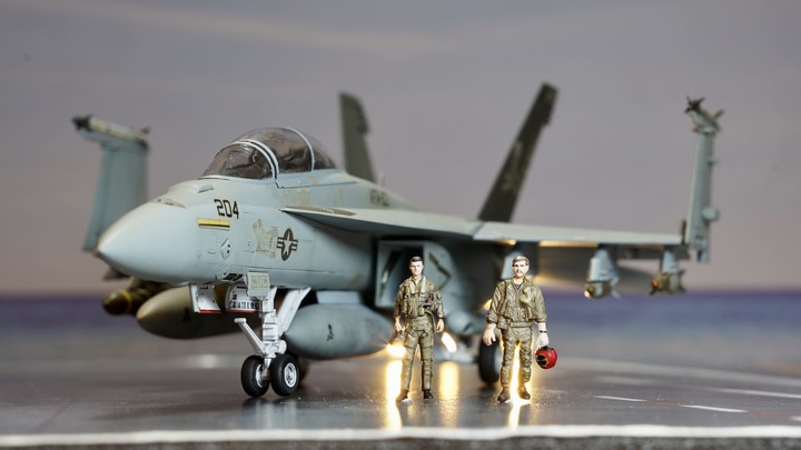 阿湯哥出場了! 和你砌1/72「捍衛戰士：獨行俠」的主角人物模型！