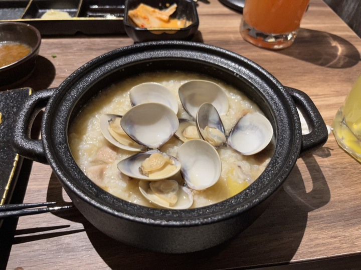 春酒吃到好吃的燒肉店 第一次見到的輸送帶燒肉