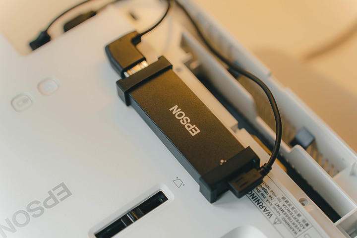 【開箱】如果你正準備選一台電視，這台Epson EH-TW6250 4K HDR投影機或許會更加適合你！