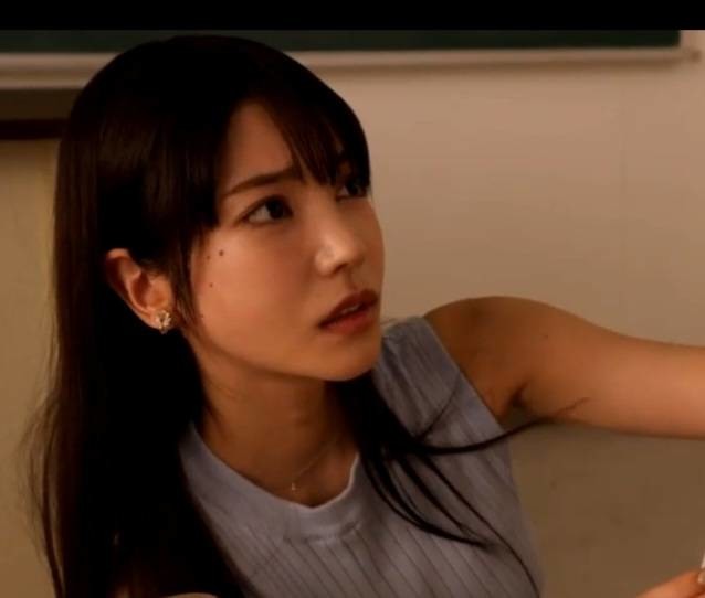 求大神可以告訴我右邊臉有痣的女優