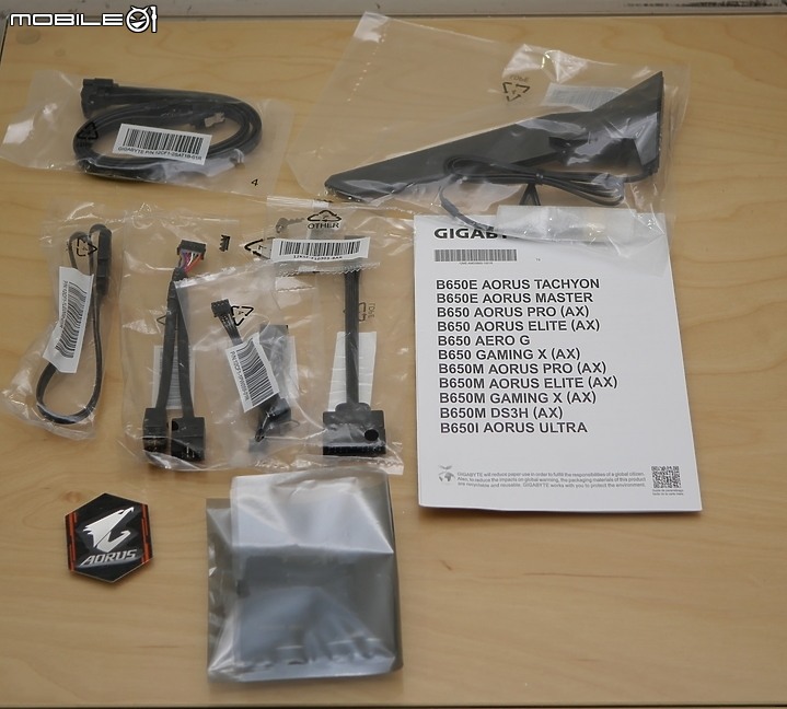 點我看大圖 擁有3組 M.2 堆疊 ITX小 鷹B650I AORUS ULTRA 開箱