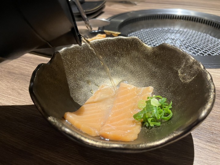 春酒吃到好吃的燒肉店 第一次見到的輸送帶燒肉