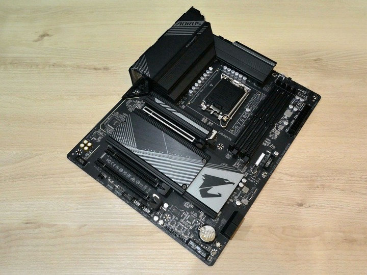 雙鷹出擊 i5-13500 配 B760 搭載 RTX 4070Ti
