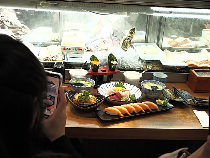仁愛區 仁愛市場、鈺刺身丼、海洋廣場與林開郡洋樓 — 春日暖陽下之港都美食之旅