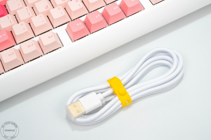 採用 Cherry MX 軸還有熱插拔，Ducky 2023 新春特別版 One 3 蛛絲粉機械鍵盤開箱