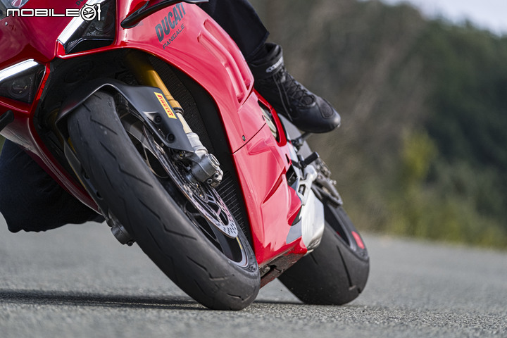 【海外快訊】全新大閃來了!換上它一圈能快0.7秒!PIRELLI DIABLO SUPERCORSA V4 SC/SP海外發表!