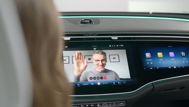 【新訊】預覽新一代M.Benz E-Class內裝全貌；內建Google系統、還可玩憤怒鳥跟TikTok，座艙氣氛更華麗！