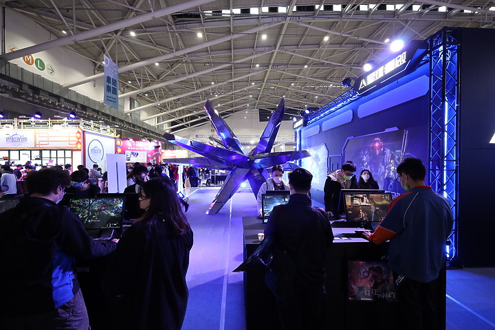 2023電玩展 RF15-30mm f/4.5-6.3 IS STM 超廣角拍起來很有氣勢