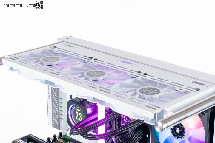 Thermaltake 曜越 Core P3 TG Pro 機殼試用 完全展現火力配備的開放平台