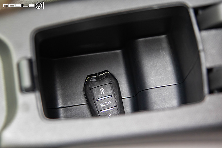 Opel Mokka-e 試駕|依舊是杯德法特調,但「純電」更好開!