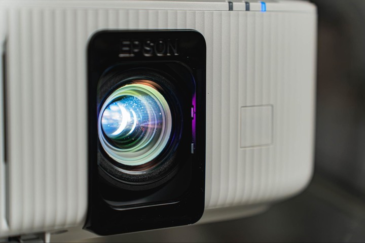 【開箱】如果你正準備選一台電視，這台Epson EH-TW6250 4K HDR投影機或許會更加適合你！