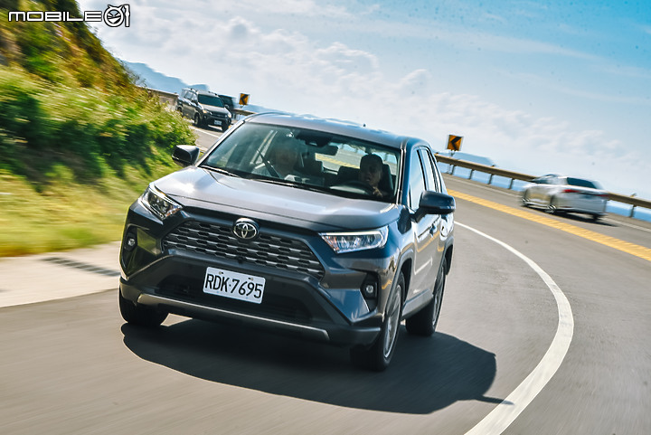Toyota RAV4 2023年式試駕|配備、價格升級,新增數位儀錶實用又美觀!