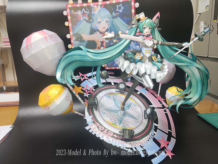 點我看大圖 VOCALOID 初音未來(魔法未來2019 Ver.) 紙模型 製作 Paper Craft ペーパークラフト