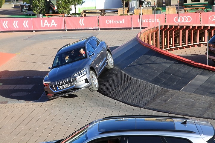 Audi Q系列越野駕馭體驗營−奧迪駕馭內心的激情!