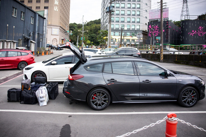 Focus Wagon Vignale 交車紀錄- 休旅車VS 旅行車，誰的行李箱比較能裝？