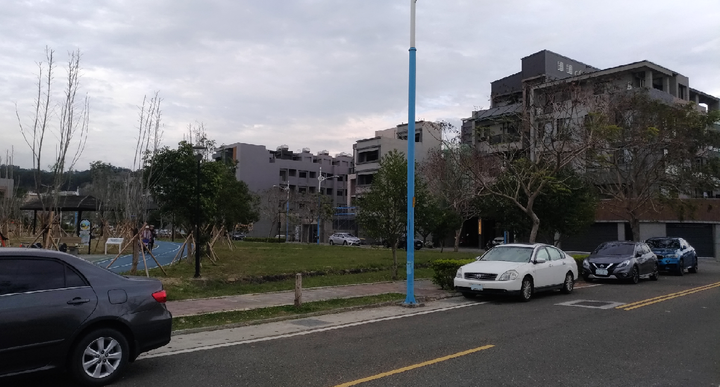 芎林 -- 又是超商? 不，是很小的早午餐