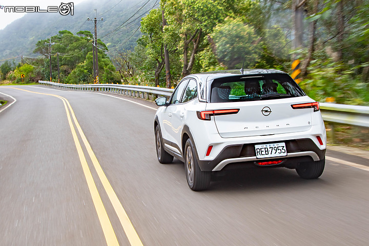 Opel Mokka-e 試駕|依舊是杯德法特調,但「純電」更好開!