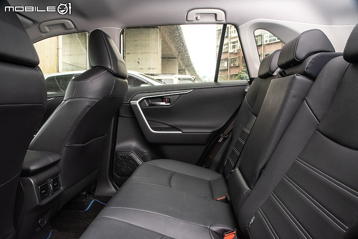 Toyota RAV4 2023年式試駕|配備、價格升級,新增數位儀錶實用又美觀!