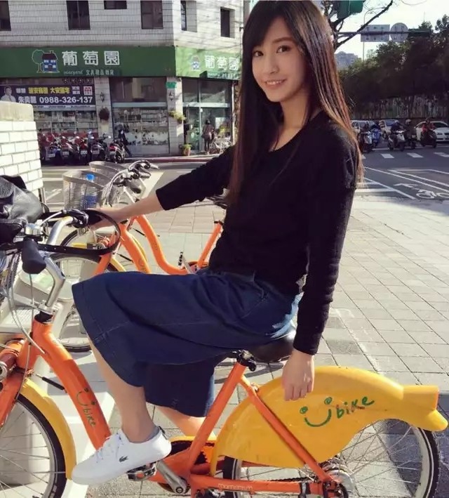 如果你是一個長壽之人的男人,會選擇才貌雙全但壽命只有50年的才女?還是才貌中等但壽命有80年的小女人?