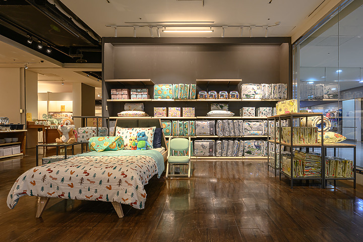 【新訊】全台首間 HOLA Outlet 在桃園!千坪空間、品牌絕版品、迪士尼系列,3 大亮點一次看!