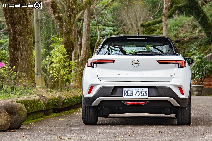 Opel Mokka-e 試駕|依舊是杯德法特調,但「純電」更好開!