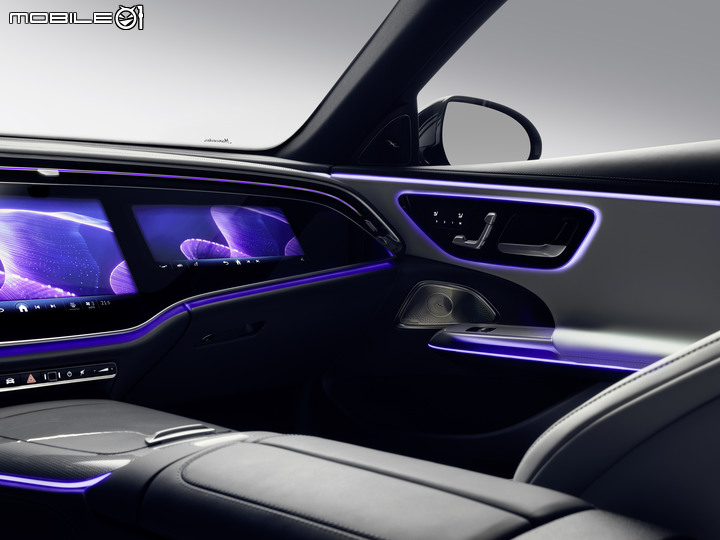 【新訊】預覽新一代M.Benz E-Class內裝全貌；內建Google系統、還可玩憤怒鳥跟TikTok，座艙氣氛更華麗！