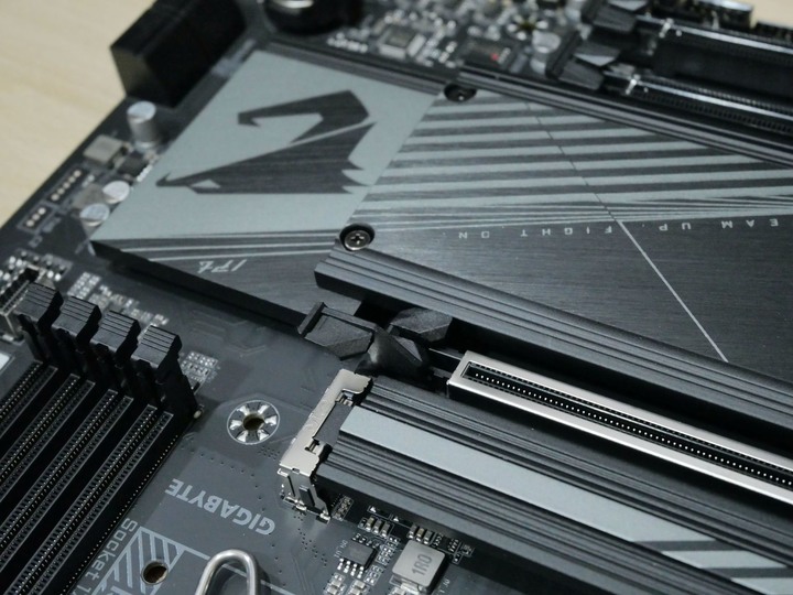 雙鷹出擊 i5-13500 配 B760 搭載 RTX 4070Ti
