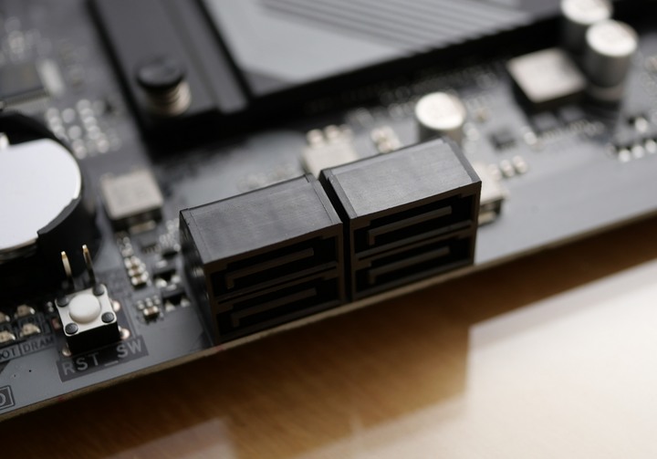 13代中階性價裝機取向 B760 GAMING X AX DDR4 開箱